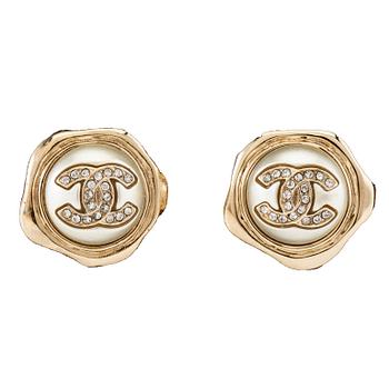 Chanel,.