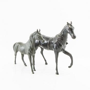 Okänd konstnär 1900-tal, Skulpturer 2 st Hästar.