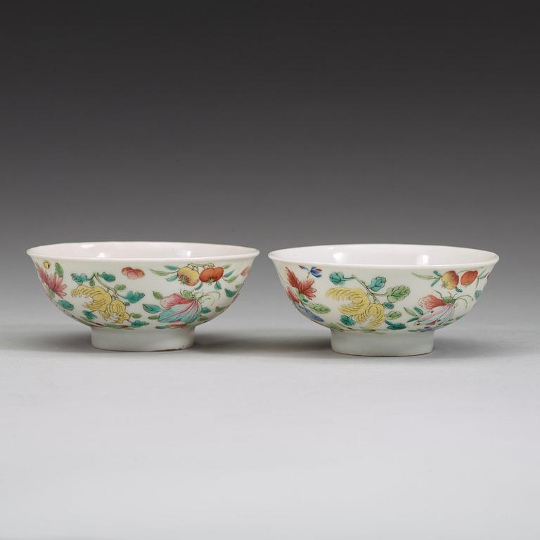 A pair of famille rose bowls, late Qing dynasty with Jiaqing mark.