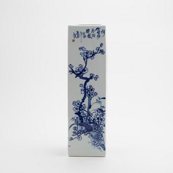 Vas, porslin, Japan, signerad, 1900-tal.