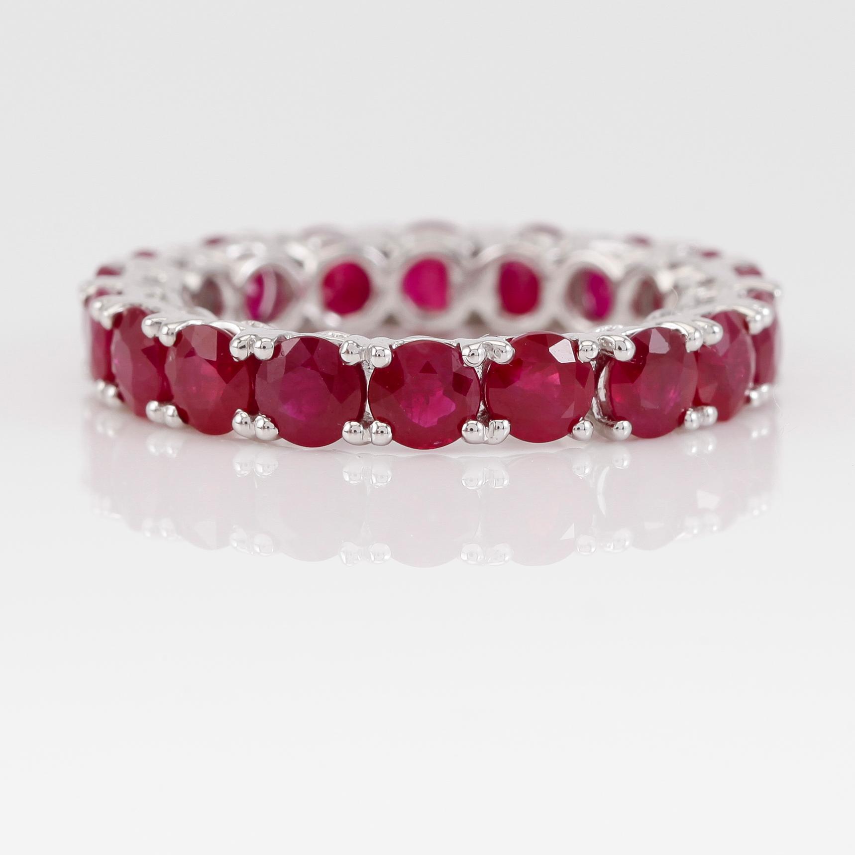 RING, 18K vitguld och rubiner tot ca 4.90 ct.