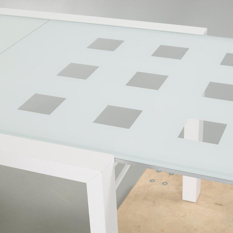 A dining table from Ligne Roset, 21th century.