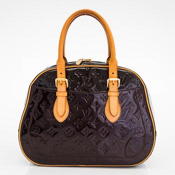 Louis Vuitton, a Monogram Vernis leather "Summit Drive" bag.