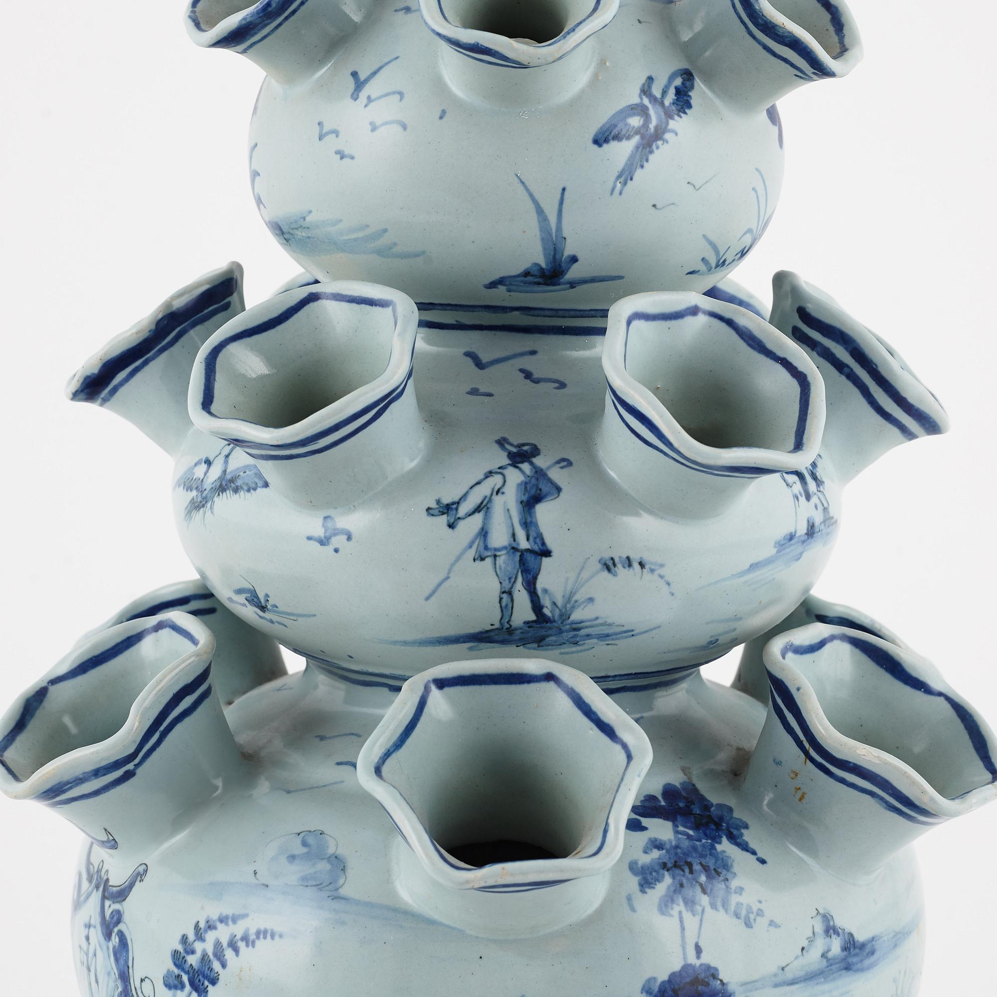 Tulpanvas, fajans, Italien, 1900-tal.