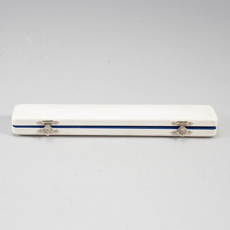 Swedish America Line, six pieces om memorabilia, including W&S Sörensen sterling silver letter opener in original bow.
