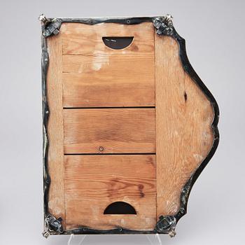 Bordsplateau, tre delar, i argent haché, 1700-tal.