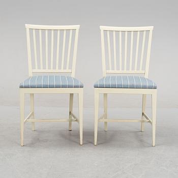 Carl Malmsten, a 'Herrgården' dining table and a set of four 'Vardags' chairs, second half of the 20th Century.