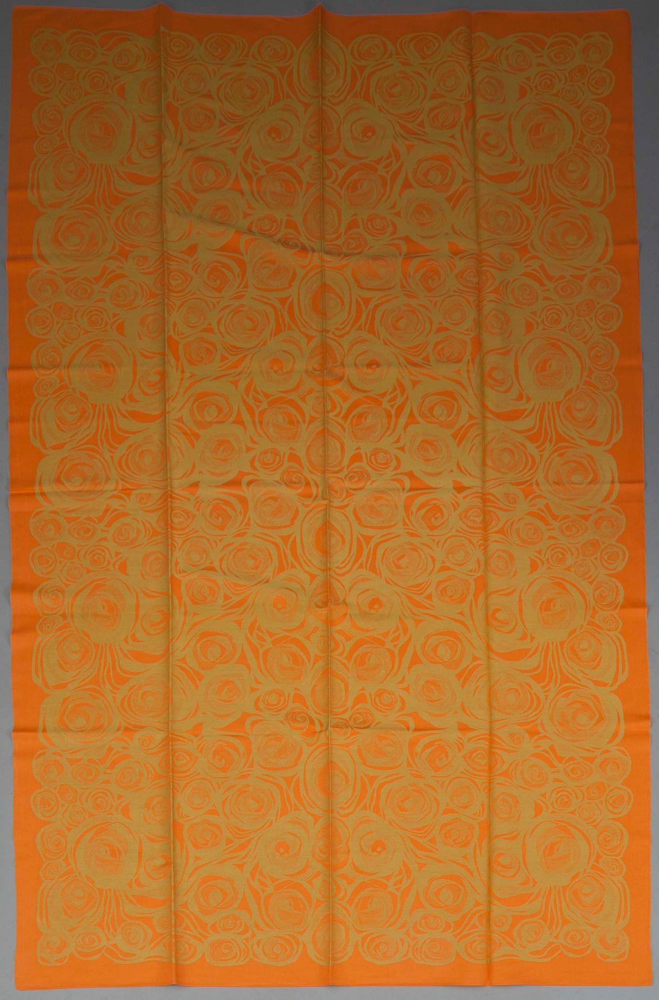 BORDDUKAR, 2 st, linnedamast, "Primavera" Marjatta Metsovaara, Tampella. 1900-talets senare hälft.