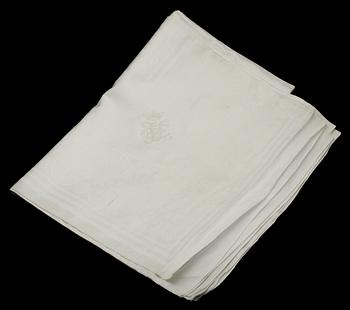 BORDSDUK, damast, 1800-tal, med broderad vapendekor : von Essen samt Uggla.