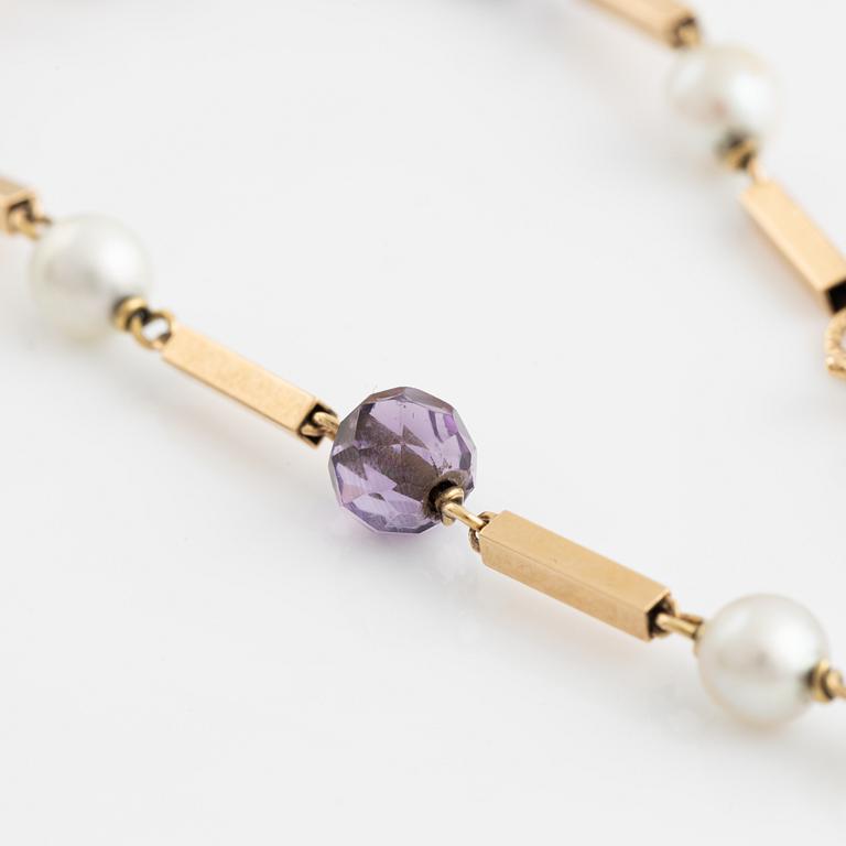 18K gold, amethyst and pearl bracelet.