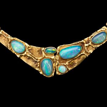 COLLIER, 18k guld med opaler. Brasilien 1982.