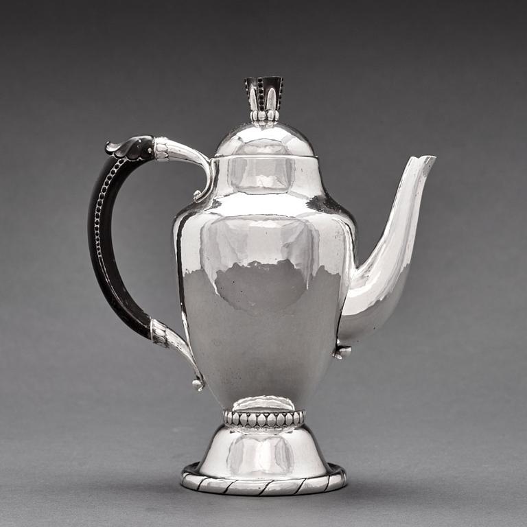 Georg Jensen, a 4 pieces coffee and tea service, Copenhagen 1915-19, 830/1000 silver. Design nr 88.