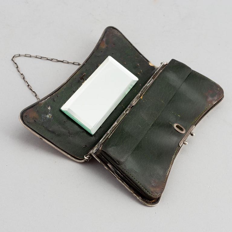 A Russian silver purse, t Petersburg 1908-17.