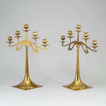 KANDELABRAR, ett par, jugend, mässing, Georg Wojidkow Malmö, 1900-talets början.