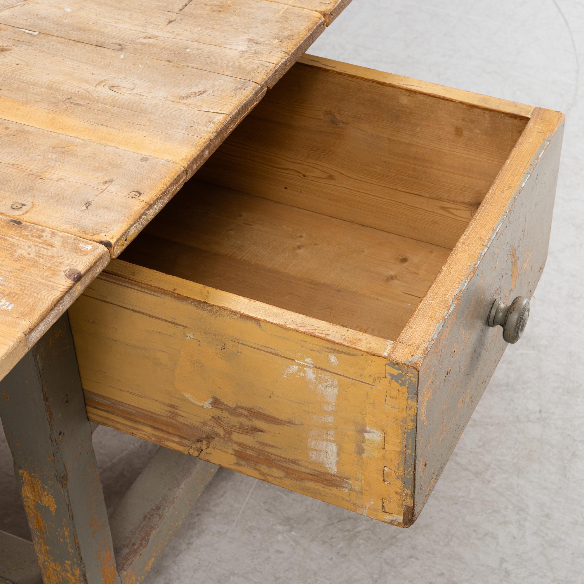 A 20th Century gate leg table.