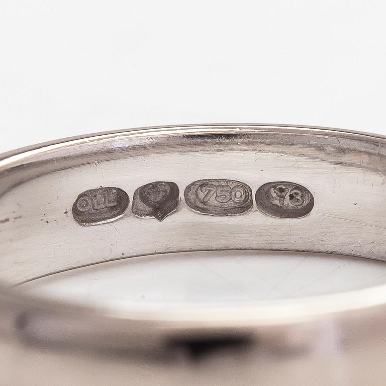 Ring, 18K vitguld med en briljantslipad diamant ca 0.40 ct. Finska stämplar, 2000.