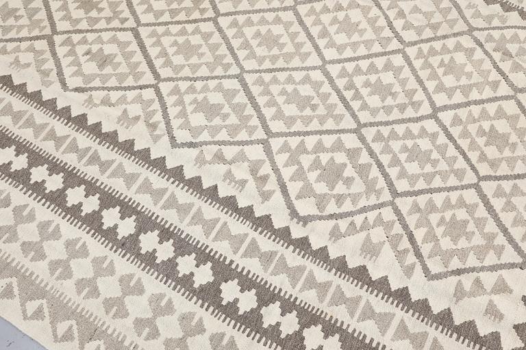 A Kelim carpet, 298 x 205 cm.
