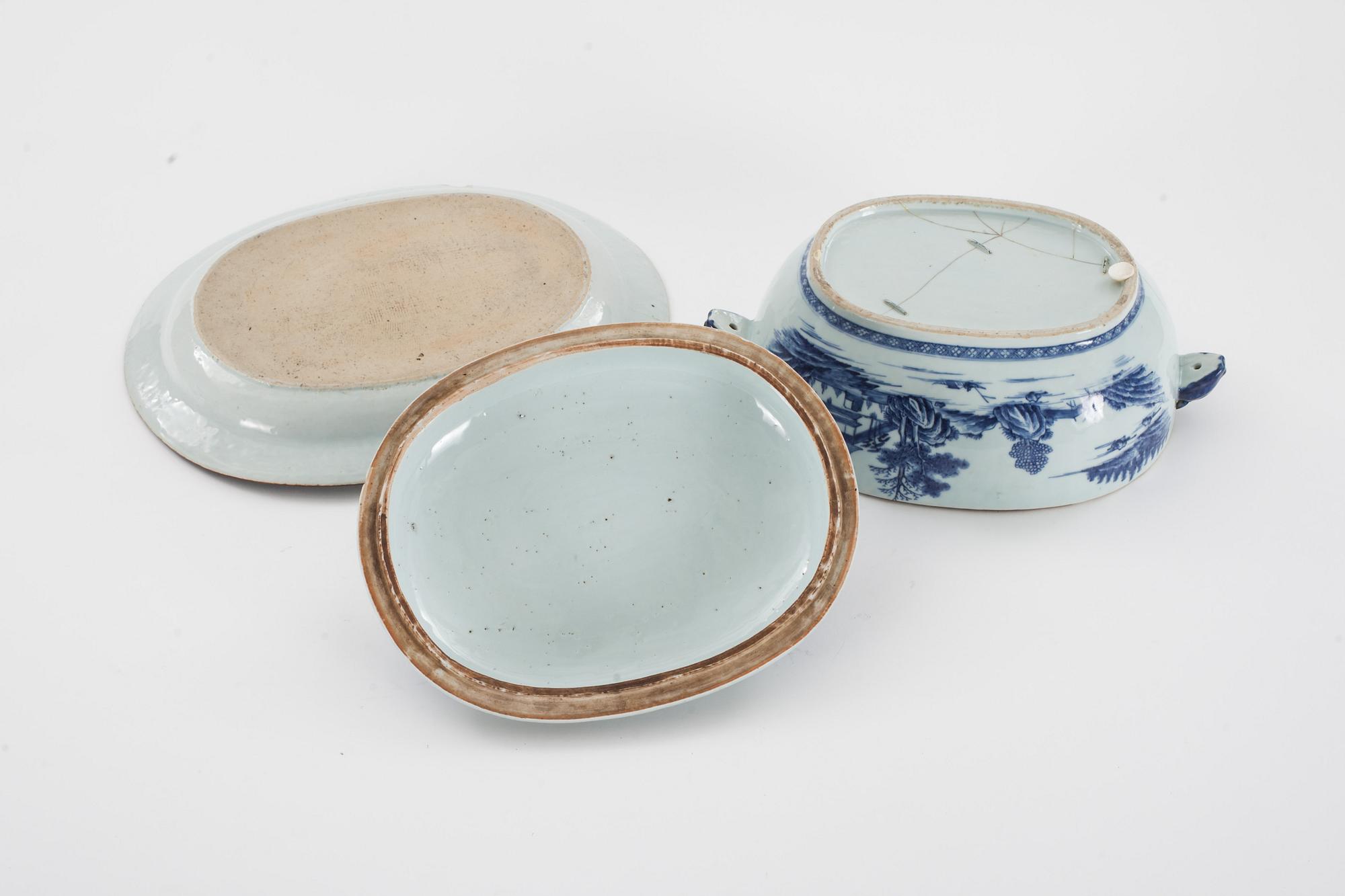 TERRIN SAMT STEKFAT, porslin, Kina,  Qianlong, (1736-95).
