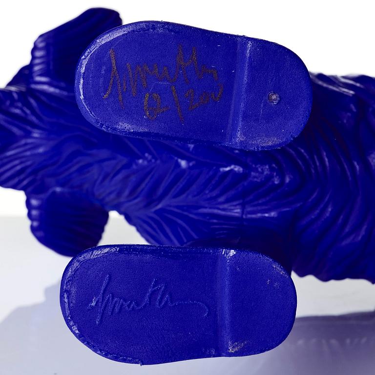 William Sweetlove, "Cloned Schnauzer with water bottle". (Blue).