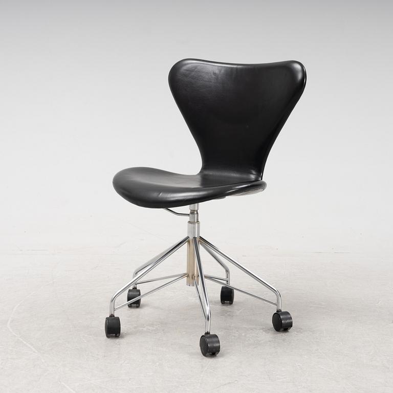 Arne Jacobsen, skrivbordsstol, 'Sjuan', Fritz Hansen, Danmark, 1980.