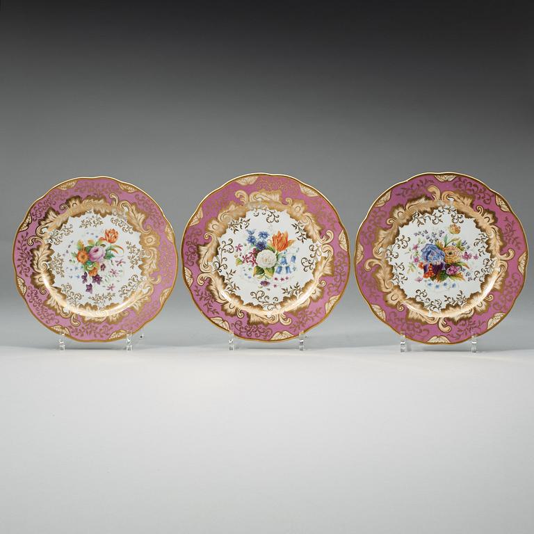 A set of six dinner plates, Imperial porcelain manufactory, St Petsersburg, period of Czar Nicholas I (1825-55).