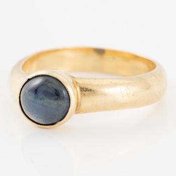 Ring, 14K gold with star sapphire.