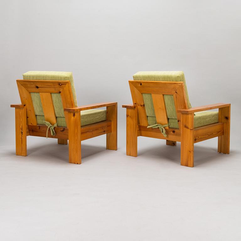 A pair of 1960/1970s armchairs.