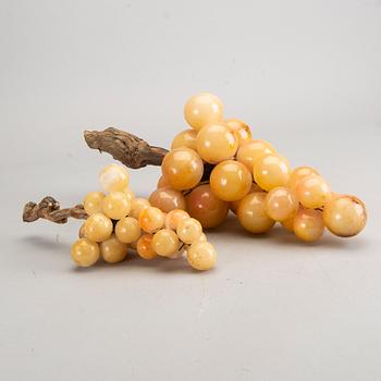 BORDSDEKORATIONER, 2 delar, trä och glas, 1900-tal.