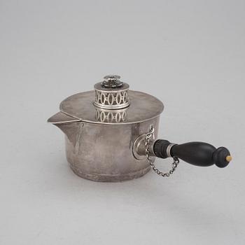 KASTRULL MED LOCK, silver, Pehr Zethelius, Stockholm, otydlig datering. Vikt ca 386 exklusive handtag.