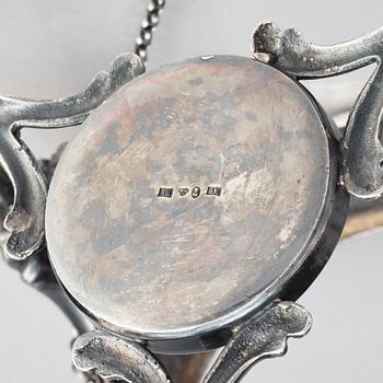 Gustaf Möllenborg (Carl Teodor Feron), tekanna på rechaud, silver, Stockholm 1885. Nyrokoko.