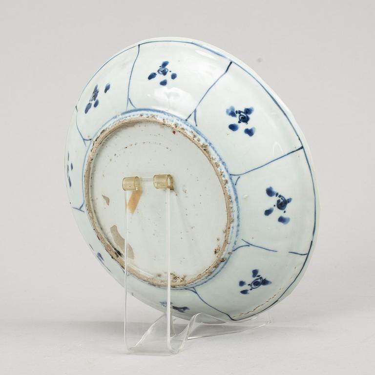 A blue and white kraak dish, Ming dynasty, Wanli (1572-1620).