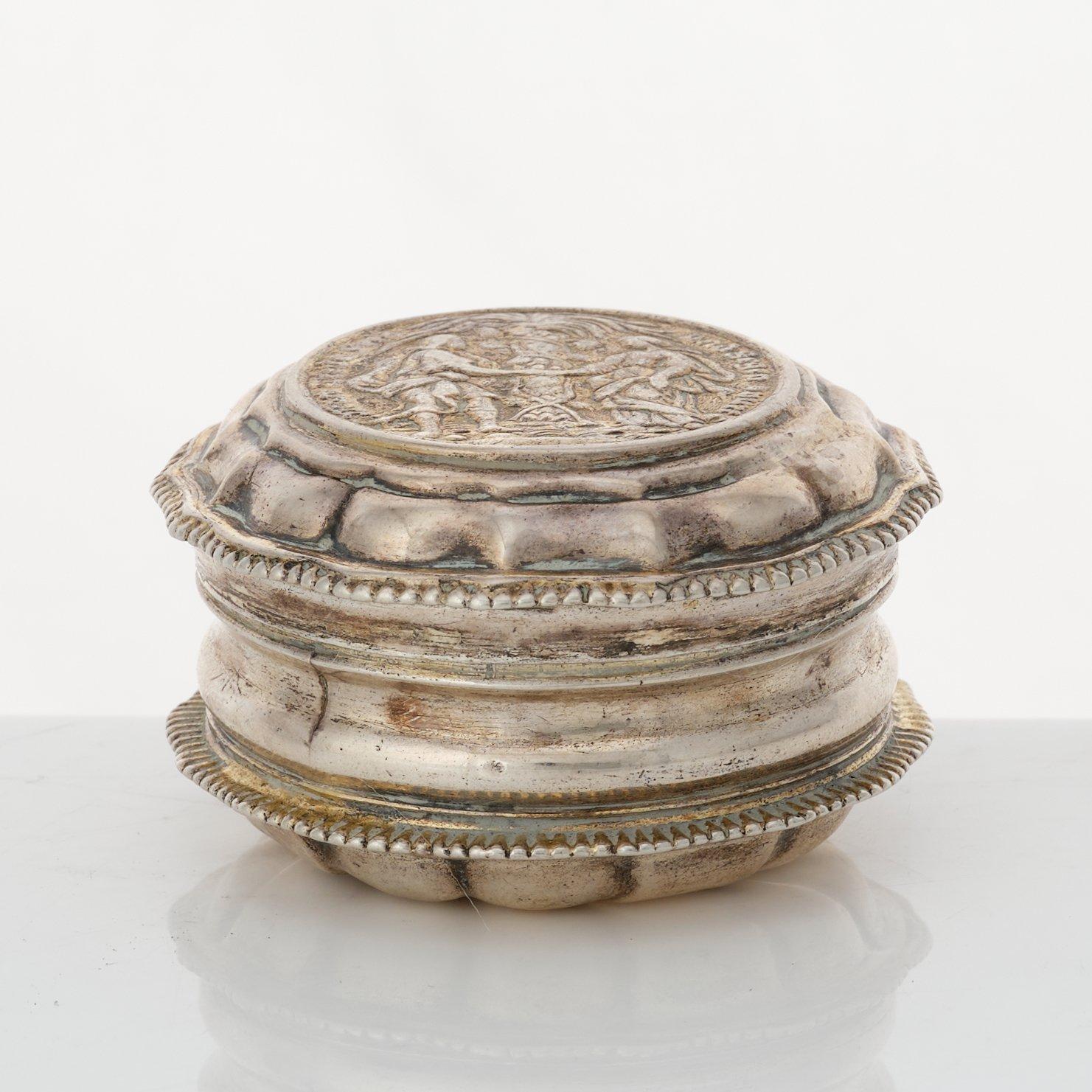 A Swedish 18th century parcel-gilt silver snuff-box, mark of Johan Wennervall, Gothenburg 1759.