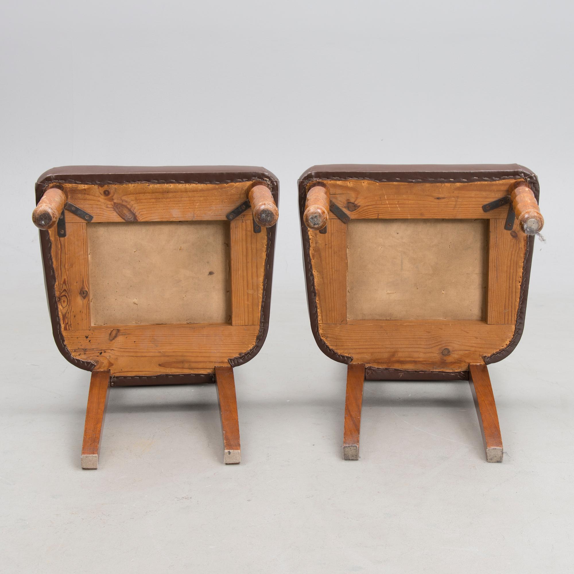 An early 20th century six-piece set of furniture by Armas Lindgren and Onni Tarjanne.