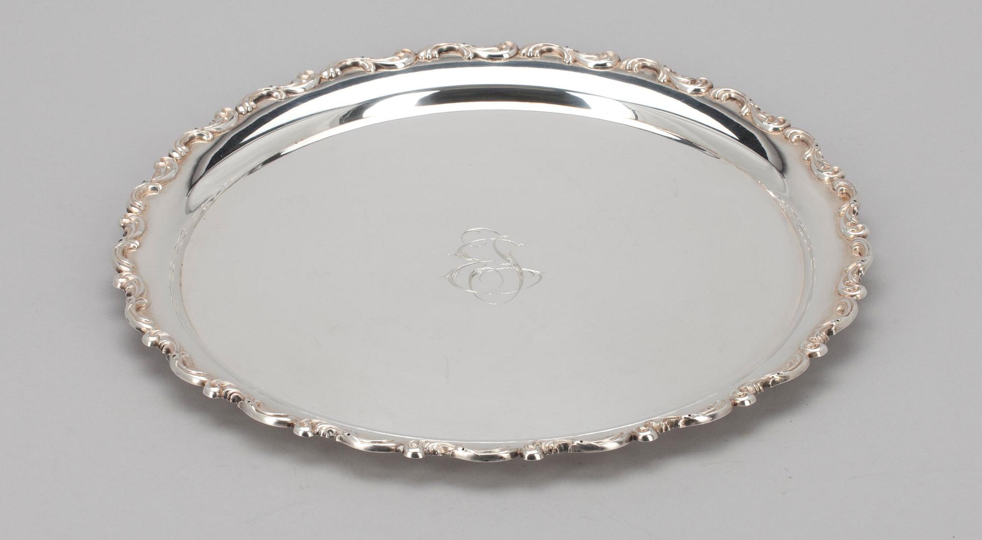 BRICKA, silver, Auran Kultaseppä, Åbo 1950. Vikt ca 666 g.