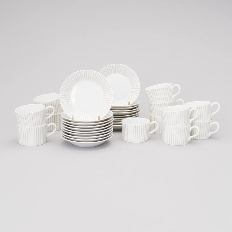 A 12-piece set of 'Säde' porcelain coffee cups with saucers,  model TM, for Arabia, Finland 1956-63.