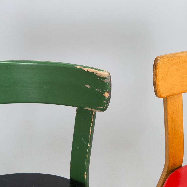 Alvar Aalto, Tuoleja, 4 kpl malli 69 ja jakkara malli 60, O.Y. Huonekalu- ja Rakennustyötehdas A.B. 1900-luvun puoliväli.