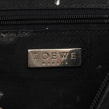 Loewe, kabinväska samt necessär.