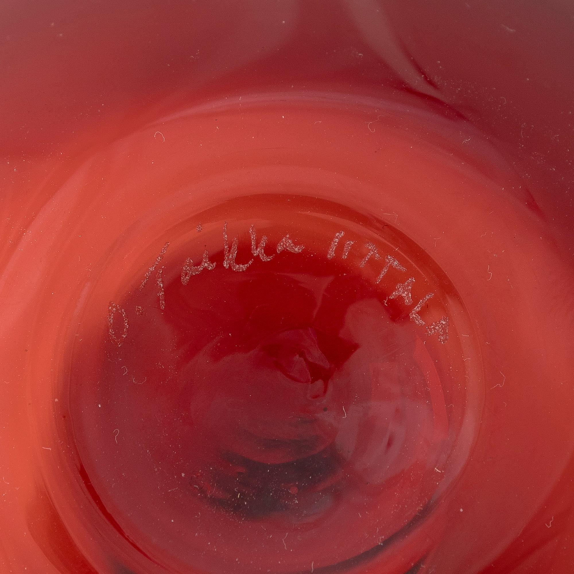 Oiva Toikka, a glass sculpture, "Apple" signed O. Toikka Iittala.