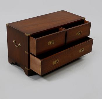 BYRÅ, engelsk stil, 1900-talets fjärde kvartal.