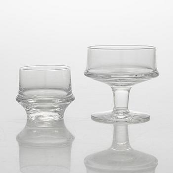Tapio Wirkkala, jälkiruokamaljoja 12 kpl ja juomalaseja 5 kpl, "Marski" Iittala 1900-luvun toinen puoli.