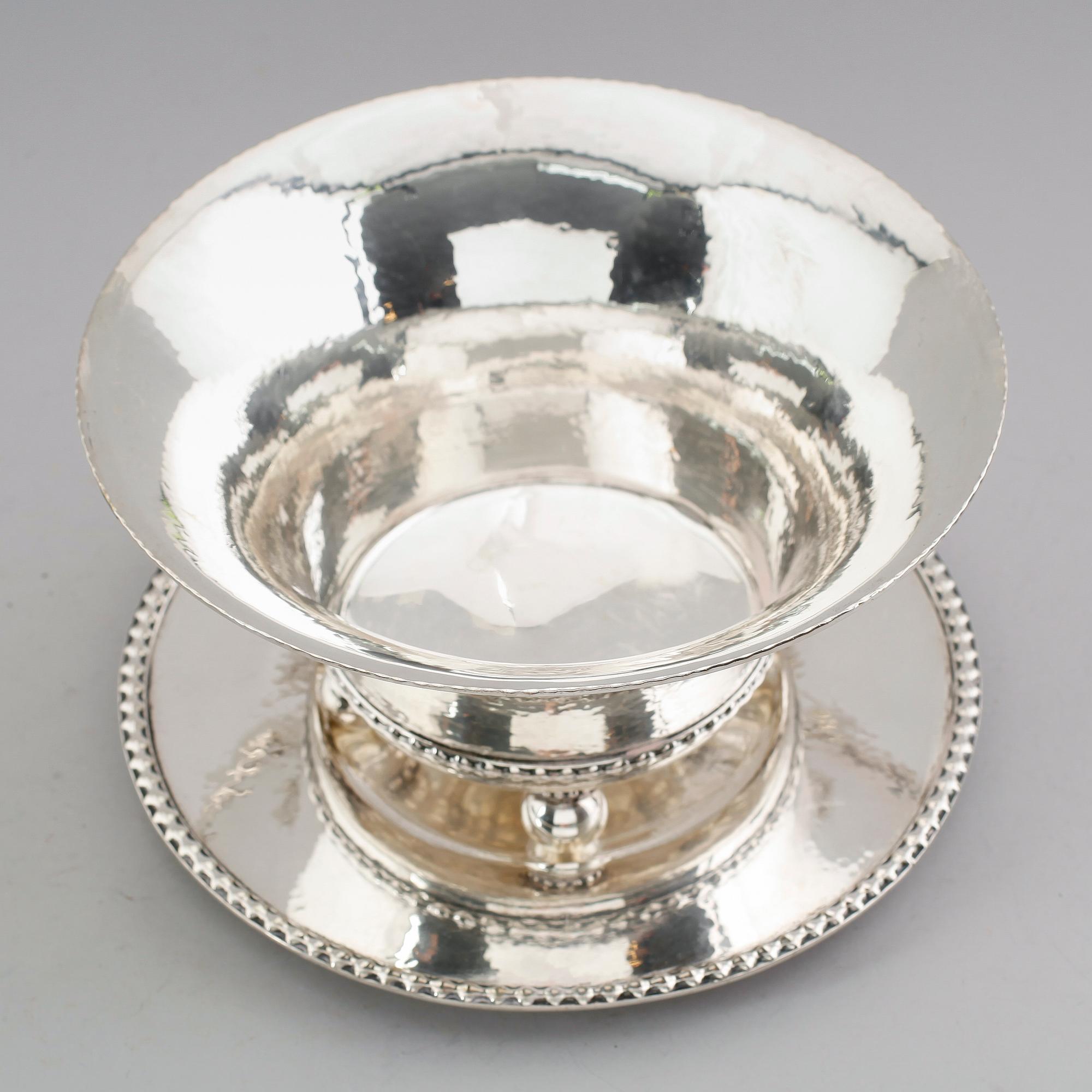 SKÅL MED FAT, silver, K Anderson, Stockholm 1928/29. Vikt ca 1285 gram.