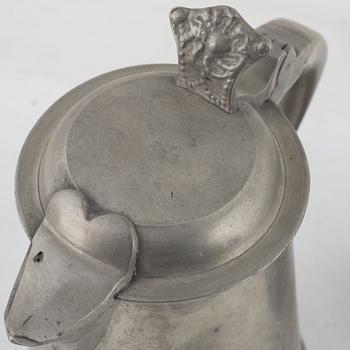 Kannor, två stycken, samt kallskål, tenn, olika mästare, 1800-tal.