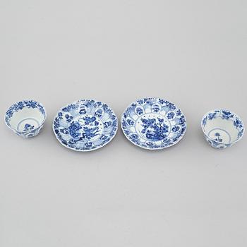 KOPPAR med FAT, ett par, porslin, Kina, Kangxi (1662-1722).