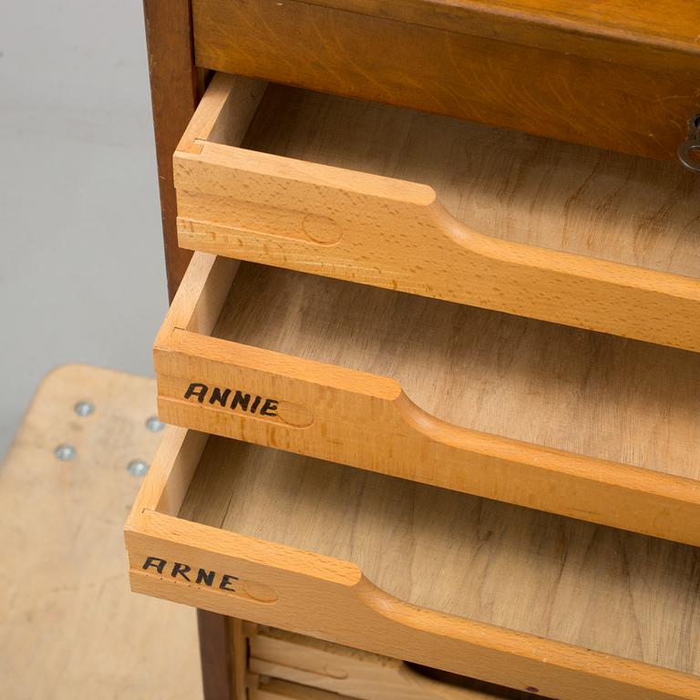 JALUSISKÅP, 1900-tal.