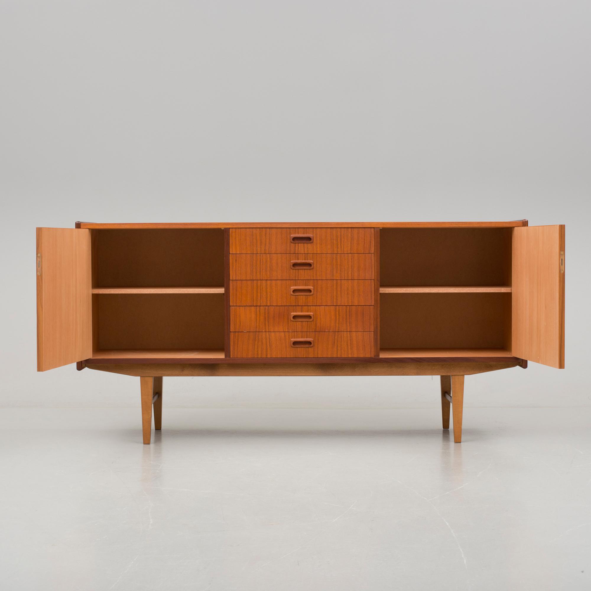 SIDEBOARD, 1900-talets mitt.
