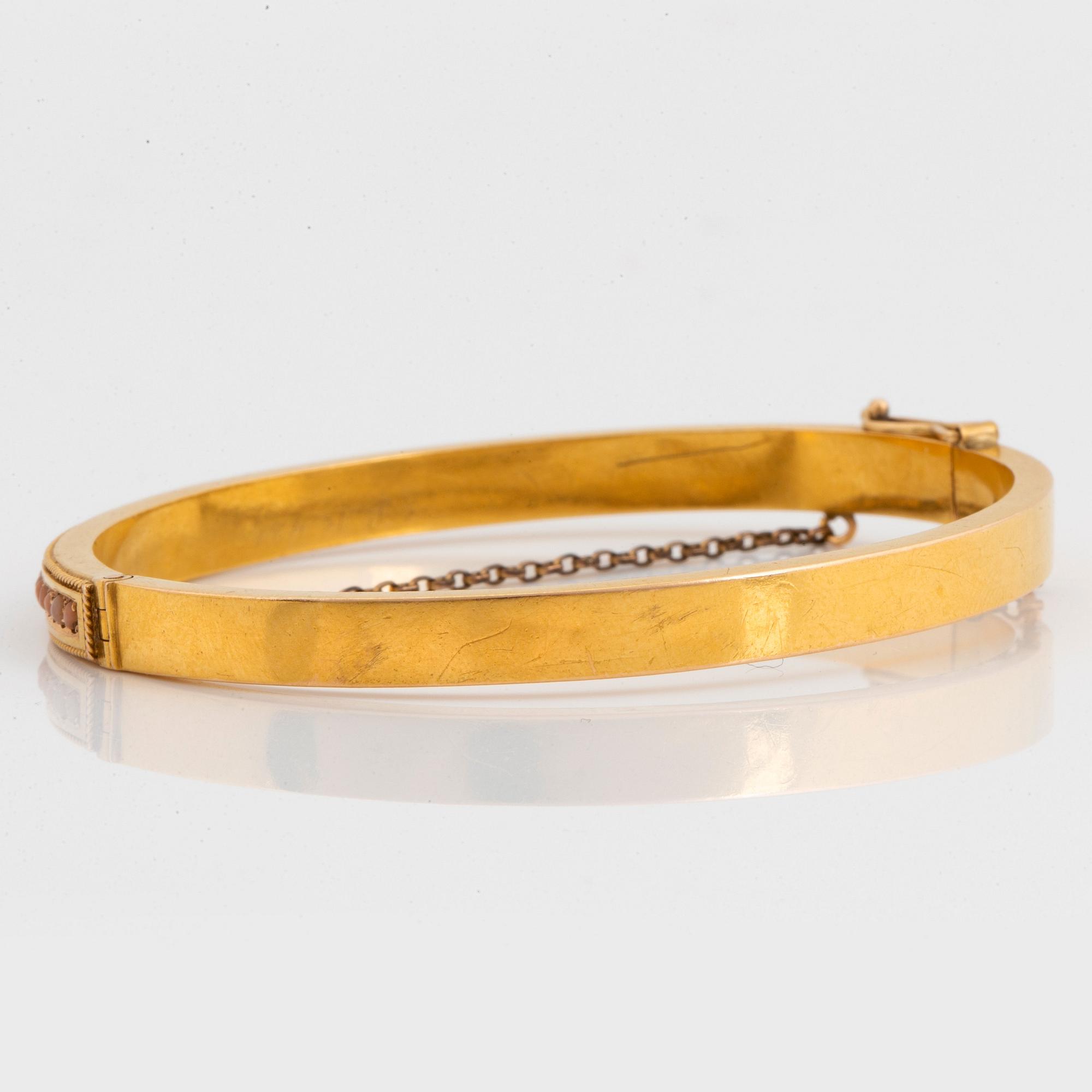 Armring 18K guld med korall, 1800-tal.