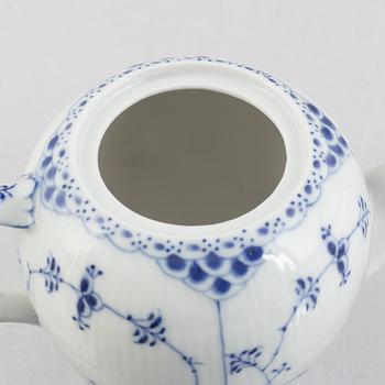 A 'Blue Fluted half lace' / 'Musselmalet' porcelain teapot, Royal Copenhagen, model 259, post 1923.