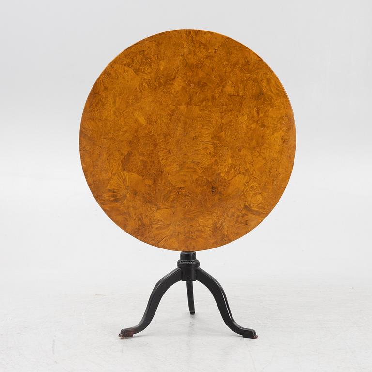 A tilt-top table by Jacob Sjölin (master in Köping and Kungsör 1767-1785).