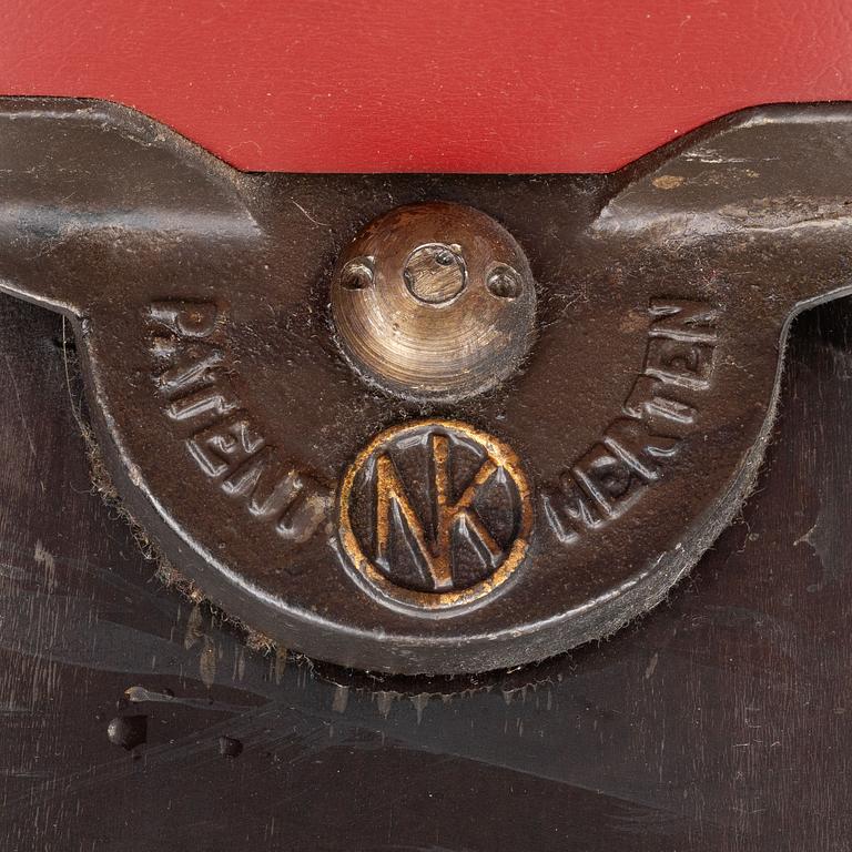 Carl Malmsten, armchairs, a pair, "Konsert", Nordiska Kompaniet's workshops, Nyköping, circa 1926.