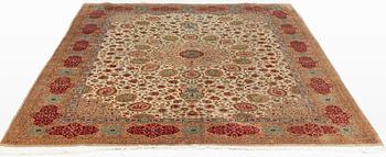 A carpet, semi-antique, Tabriz, ca 298 x  228 cm.